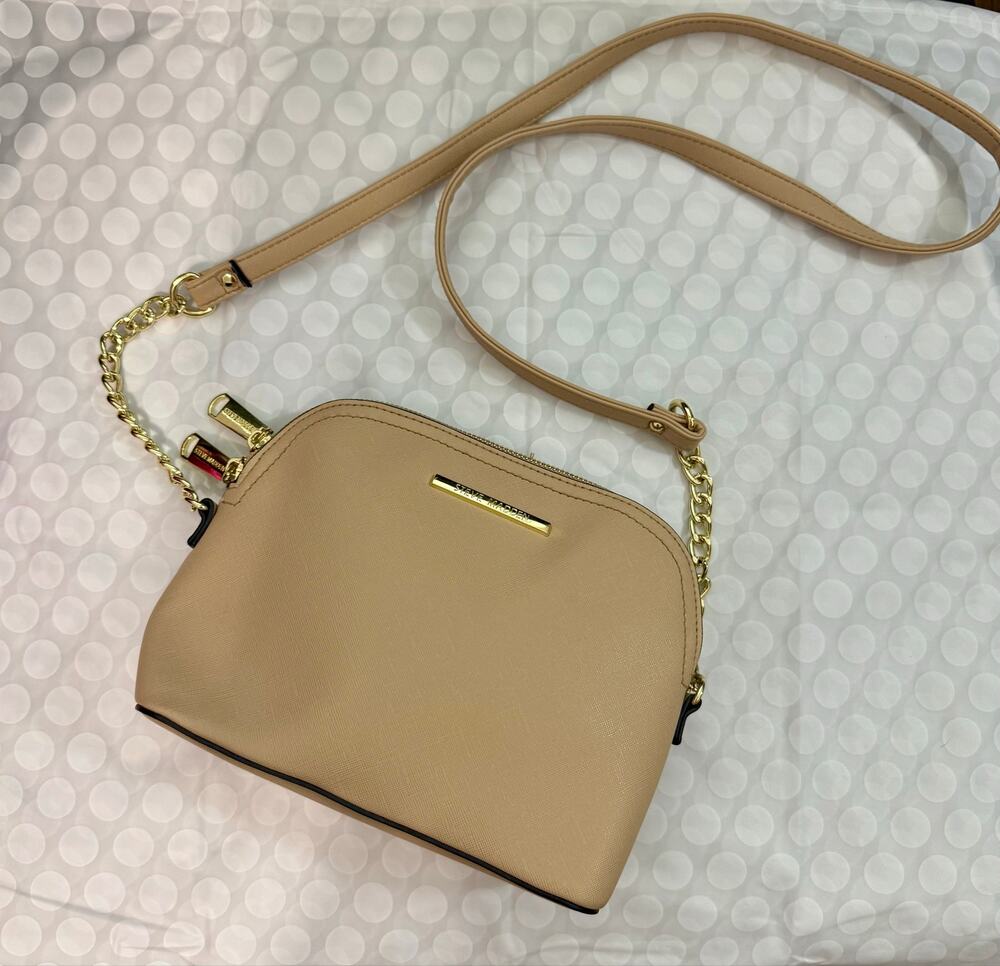 Steve Madden Beige Crossbody Bag with Gold Chain Strap – Zip Closure